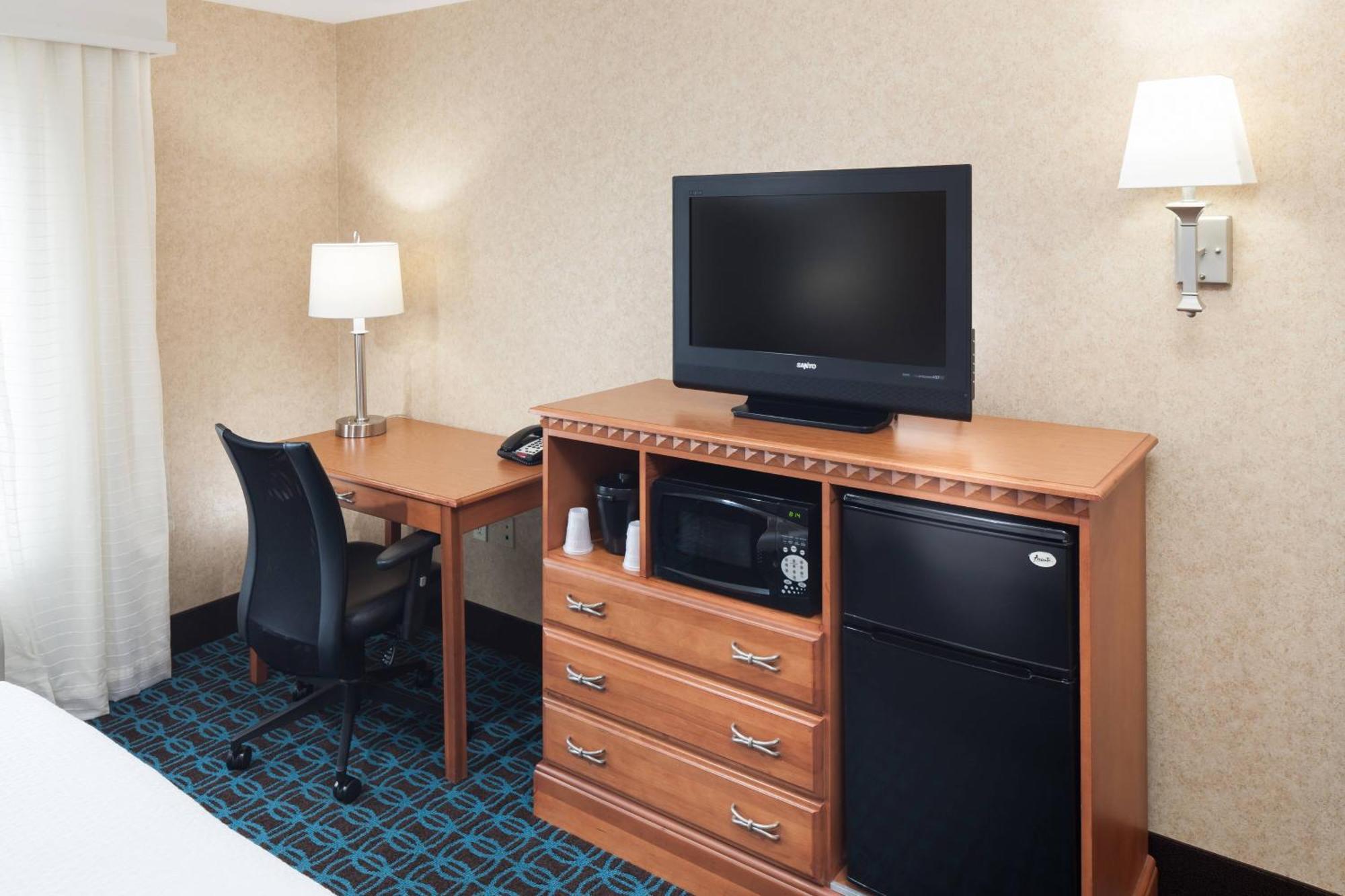 Fairfield Inn & Suites Jacksonville Butler Boulevard Exterior photo