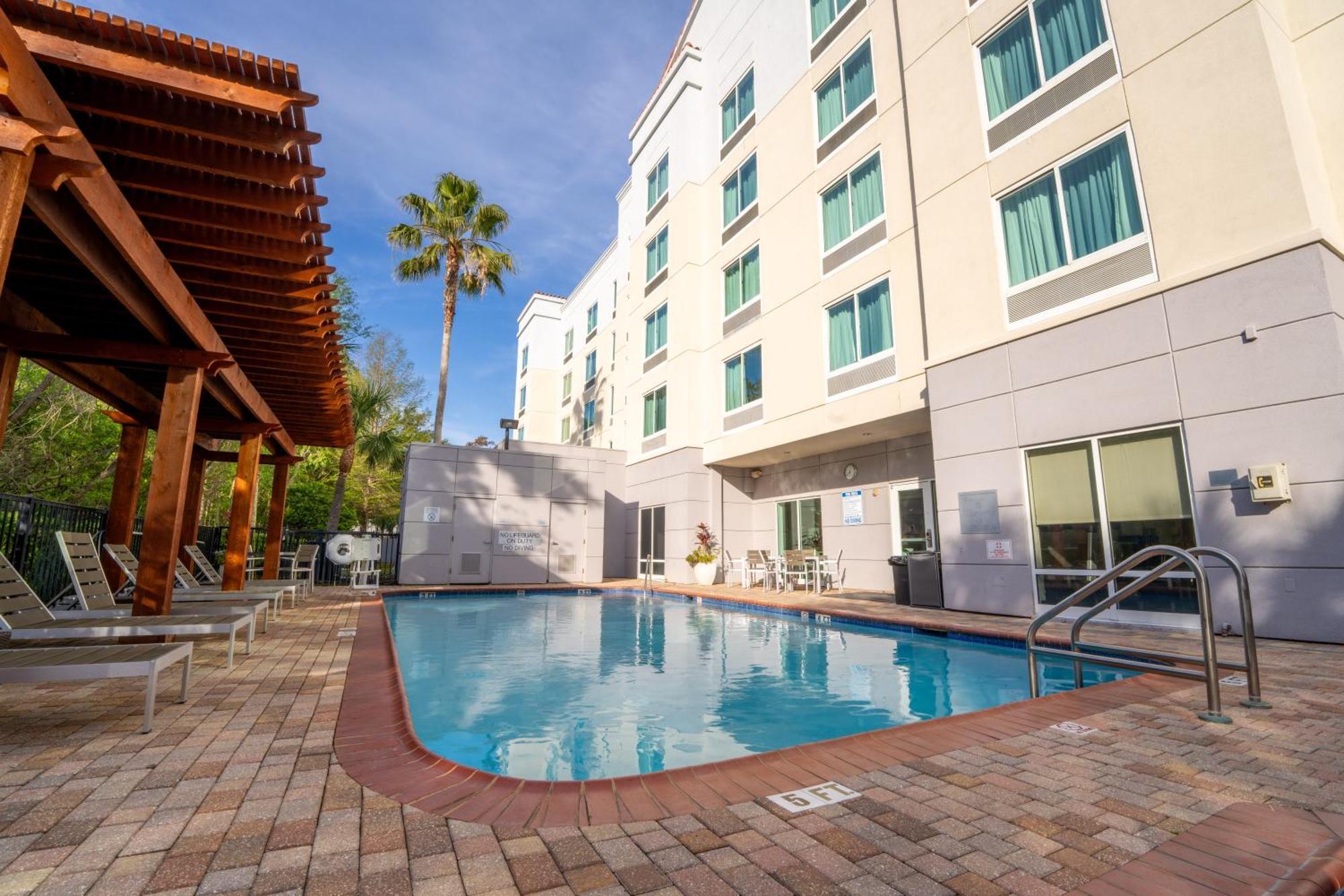Fairfield Inn & Suites Jacksonville Butler Boulevard Exterior photo