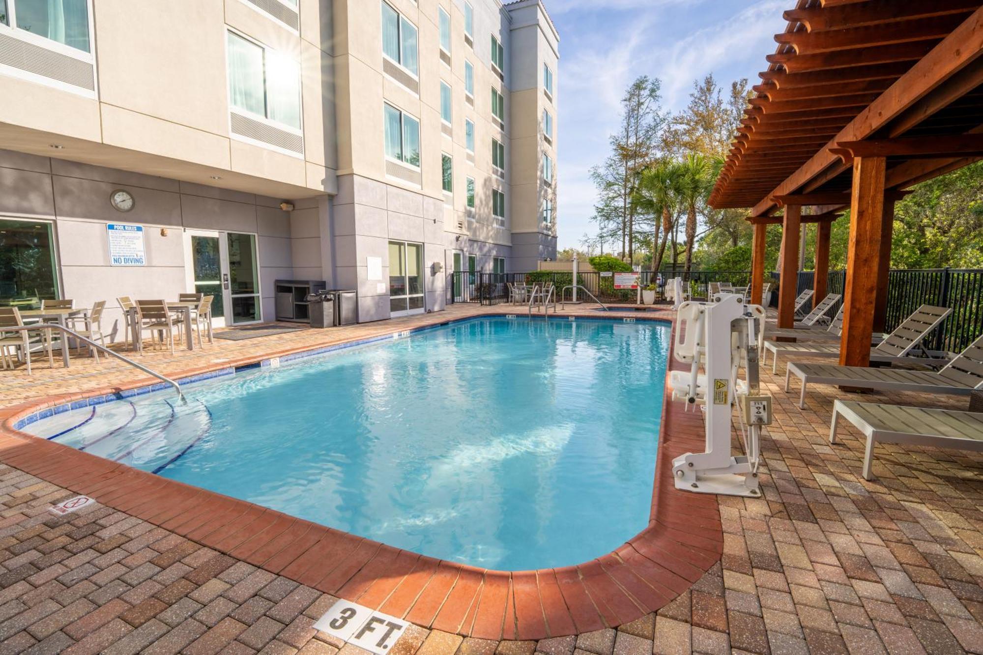 Fairfield Inn & Suites Jacksonville Butler Boulevard Exterior photo