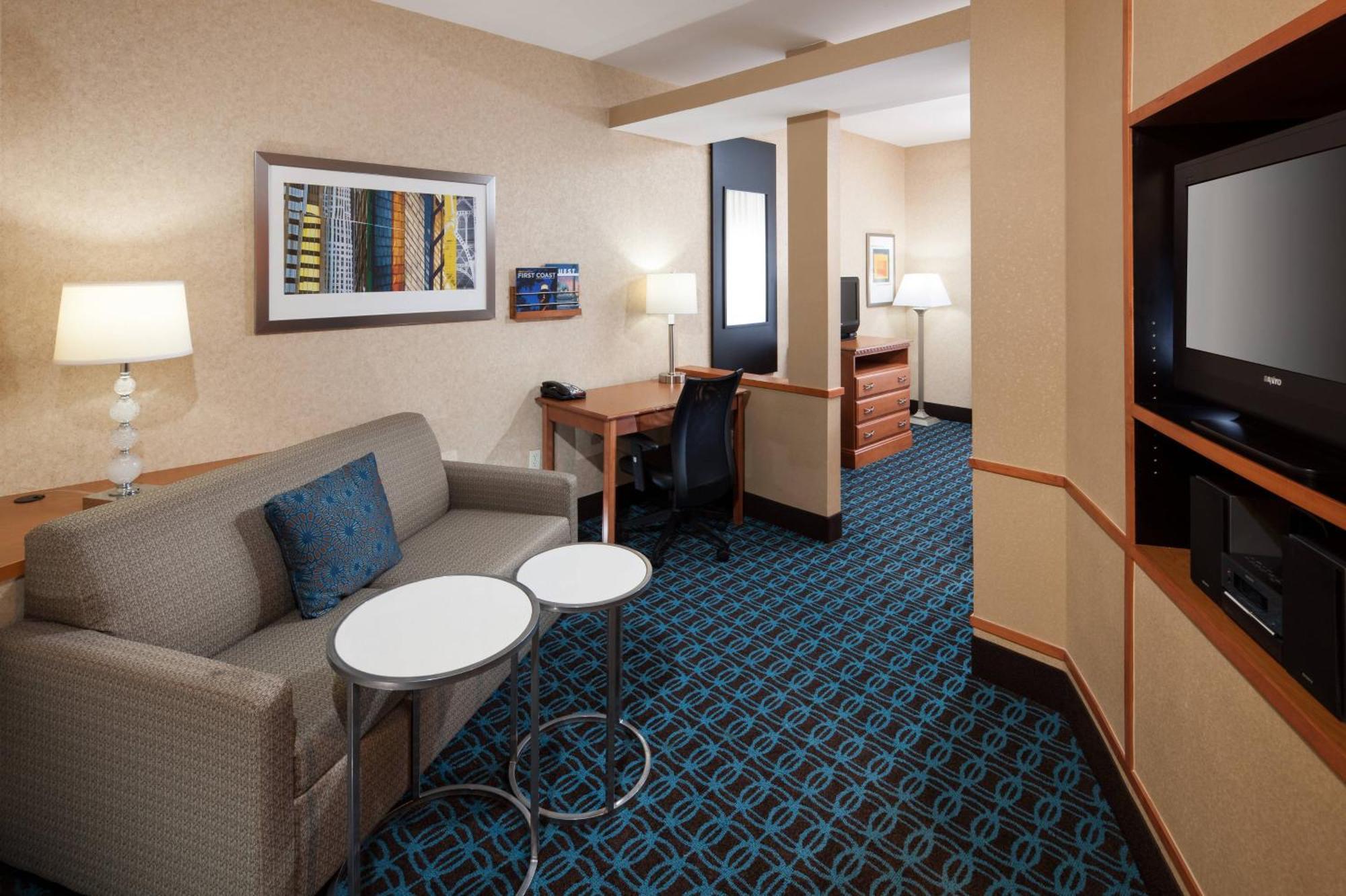 Fairfield Inn & Suites Jacksonville Butler Boulevard Exterior photo