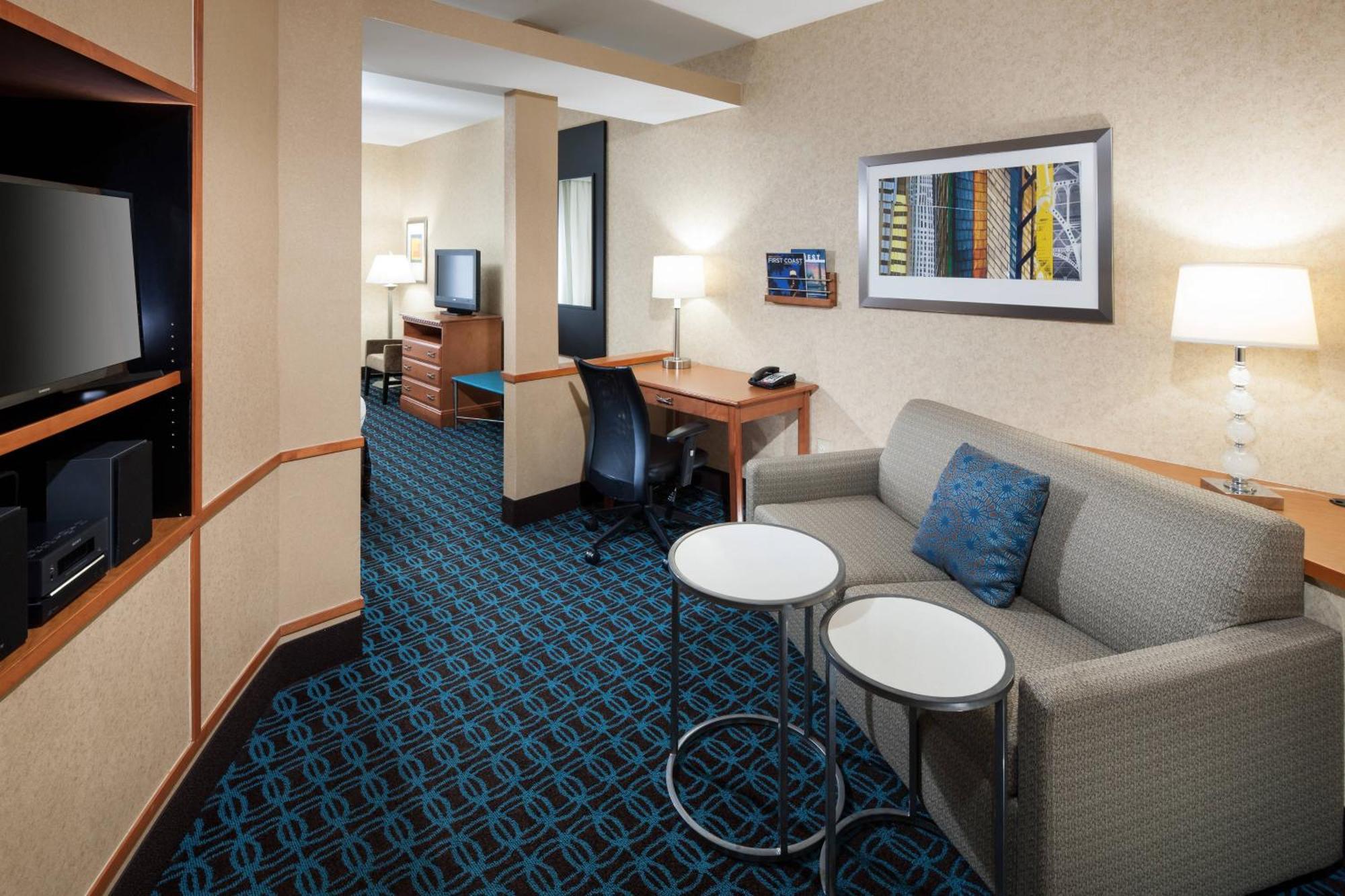 Fairfield Inn & Suites Jacksonville Butler Boulevard Exterior photo